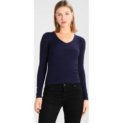 Swetry klasyczne damskie: Miss Selfridge POPPER V NECK Sweter navy