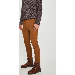 Medicine - Spodnie Essential. Zielone spodnie męskie marki MEDICINE, na co dzień, s, bez wzorów, z elastanu, casualowe. W wyprzedaży za 79,90 zł.