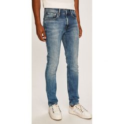 Calvin Klein Jeans - Jeansy CKJ 016. Niebieskie jeansy męskie Calvin Klein Jeans, bez wzorów, z obniżonym stanem. W wyprzedaży za 359,90 zł.