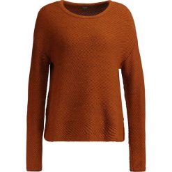 Swetry klasyczne damskie: KIOMI Sweter cognac