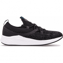 New Balance KJLAZFBG. Czarne buciki niemowlęce marki New Balance, z gumy. W wyprzedaży za 99,99 zł.