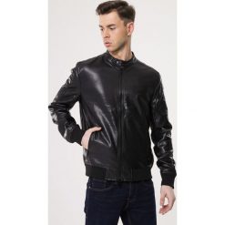Czarna Kurtka Eventuate. Czarne kurtki męskie Born2be, na lato, s, bez wzorów. Za 179,99 zł.