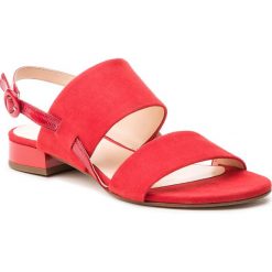 Sandały HÖGL - 7-101112 Scarlet 4300. Czerwone klapki damskie HÖGL, bez wzorów, ze skóry, bez obcasa, na obcasie. W wyprzedaży za 349,00 zł.