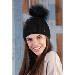 Czapka SIENA BLACK. Czarne szaliki damskie . W wyprzedaży za 29,00 zł.