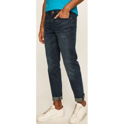 Izod - Jeansy Salwater. Niebieskie jeansy męskie IZOD, z aplikacjami. W wyprzedaży za 139,90 zł.
