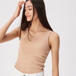 Tank top z błyszczącą nicią - Kremowy. Białe topy damskie Sinsay, s, bez wzorów, bez kołnierzyka. Za 19,99 zł.