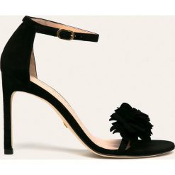 Stuart Weitzman - Sandały skórzane Nudistsong Flower. Czarne sandały damskie Stuart Weitzman, bez wzorów, ze skóry, bez obcasa, na obcasie, na klamry. W wyprzedaży za 999,90 zł.