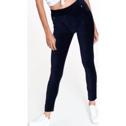 LEGGINSY DAMSKIE, SZTRUKSOWE. Czarne legginsy marki TROLL, s, w prążki, ze sztruksu. W wyprzedaży za 79,99 zł.