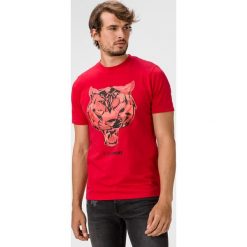 Philipp Plein Sport Tiger Koszulka Czerwony. Czerwone podkoszulki męskie Philipp Plein Sport, xl, z nadrukiem, z elastanu, z krótkim rękawem. Za 592,95 zł.