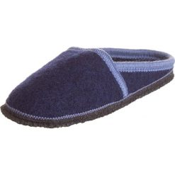 Kapcie "AL Virgen" w kolorze granatowym. Niebieskie kapcie męskie marki Kitz-pichler, Magicfelt & Stegmann, z materiału. W wyprzedaży za 75,95 zł.