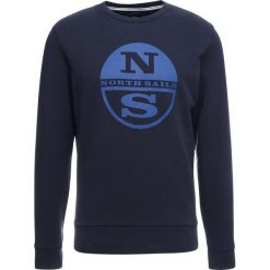 North Sails ROUND NECK GRAPHIC Bluza navy blue. Niebieskie bluzy męskie marki North Sails, m, z bawełny. Za 359,00 zł.