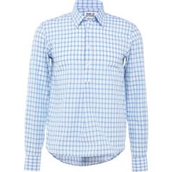 Band of Outsiders PULL OVER Koszula atlantic blue. Niebieskie koszule męskie Band of Outsiders, m, bez wzorów, z bawełny, bez kołnierzyka, bez rękawów. Za 819,00 zł.