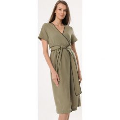 Zielona Sukienka Make The Scene. Zielone sukienki damskie Born2be, s, eleganckie, krótkie, mini, kopertowe. Za 99,99 zł.