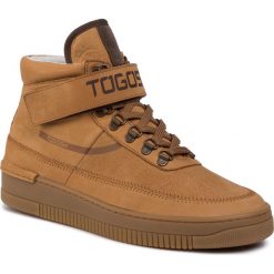 Sneakersy TOGOSHI - TG-12-03-000101 403. Pomarańczowe sneakersy męskie Togoshi, na co dzień, bez wzorów, ze skóry, eleganckie, bez zapięcia. W wyprzedaży za 299,00 zł.