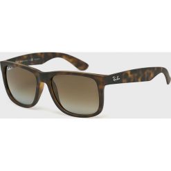 Ray-Ban - Okulary Justin. Pomarańczowe okulary przeciwsłoneczne męskie Ray-Ban, z materiału. W wyprzedaży za 499,90 zł.
