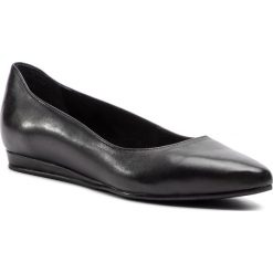 Baleriny TAMARIS - 1-22118-22 Black Leather 003. Czarne baleriny damskie Tamaris, bez wzorów, ze skóry ekologicznej, klasyczne, bez obcasa, na płaskiej podeszwie, bez zapięcia. Za 219,90 zł.