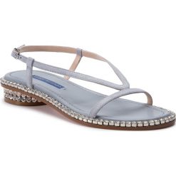 Sandały STUART WEITZMAN - Faye ZL77285 Dovetail Suede. Niebieskie klapki damskie Stuart Weitzman, bez wzorów, ze skóry, bez obcasa, na obcasie. W wyprzedaży za 989,00 zł.