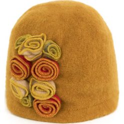 Czapka damska Różany ogród żółta. Czerwone czapki zimowe damskie Art of Polo. Za 61,09 zł.