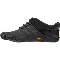 Vibram Fivefingers VTRAIN Obuwie treningowe black out. Czarne buty skate męskie marki Vibram Fivefingers, z gumy, vibram fivefingers. W wyprzedaży za 439,20 zł.