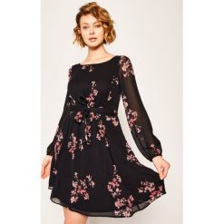 Sukienka codzienna Pennyblack Magico 12210820. Czarne sukienki damskie Pennyblack, na co dzień, bez wzorów, z wiskozy, bez kołnierzyka, bez rękawów, proste. Za 939,00 zł.
