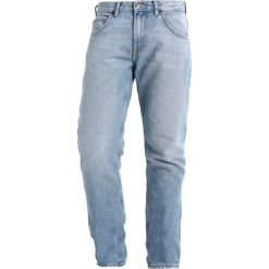 Lee 90S RIDER Jeansy Slim Fit salina. Niebieskie jeansy męskie relaxed fit marki Lee, z bawełny. W wyprzedaży za 287,10 zł.