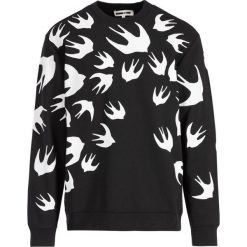 Bluza MCQ Alexander McQueen 545415 RLT72 1000. Czarne bluzy męskie McQ Alexander McQueen, m, bez wzorów, z bawełny, bez kołnierzyka, bez rękawów, bez kaptura. W wyprzedaży za 749,00 zł.