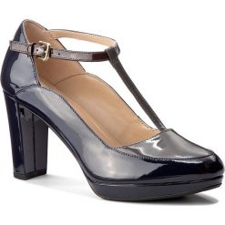 Półbuty CLARKS - Kendra Daisy 261267974 Navy Combi. Niebieskie bez kategorii marki Clarks, ze skóry ekologicznej, eleganckie, na obcasie. W wyprzedaży za 259,00 zł.