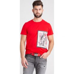 T-SHIRT Just Cavalli. Czerwone t-shirty męskie m, z nadrukiem, z bawełny, z okrągłym kołnierzem. Za 300,00 zł.