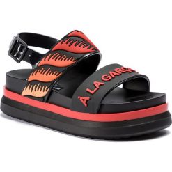 Sandały MELISSA - Cosmic Sandal II + A L 32514 Black/Red 50965. Czerwone klapki damskie marki Melissa, bez wzorów, z tworzywa sztucznego, bez obcasa. Za 549,00 zł.