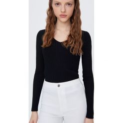 Dopasowany sweter - Czarny. Czarne swetry damskie Sinsay, s, bez wzorów, bez rękawów, bez kaptura. Za 39,99 zł.