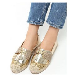 Złote Espadryle Amazing Grace. Żółte espadryle damskie marki Born2be, moro, na płaskiej podeszwie. Za 49,99 zł.