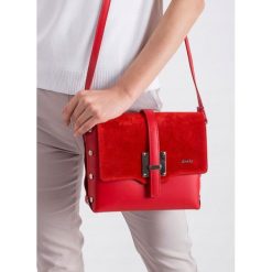 TOREBKA damska LISTONOSZKA skórzana ROVICKY czerwona - Czerwony. Czerwone listonoszki damskie ROVICKY, bez wzorów, ze skóry, eleganckie, bez dodatków. Za 225,99 zł.
