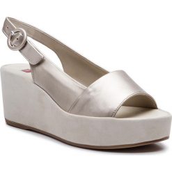 Sandały HÖGL - 7-103201 Ivory/Grey 1460. Szare klapki damskie HÖGL, bez wzorów, ze skóry, bez obcasa, na obcasie. W wyprzedaży za 429,00 zł.
