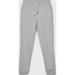 Tommy Hilfiger - Spodnie dziecięce 128-176 cm. Szare spodnie chłopięce TOMMY HILFIGER, bez wzorów, z elastanu, casualowe. W wyprzedaży za 179,90 zł.