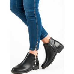 NISKIE BOTKI NA SUWAK. Czerwone botki damskie marki Reserved, na niskim obcasie. Za 89,90 zł.