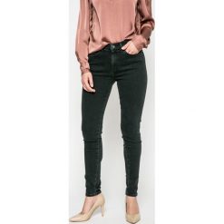 Wrangler - Jeansy W27HGQ11H. Szare jeansy damskie rurki marki Wrangler, z bawełny, z podwyższonym stanem. W wyprzedaży za 169,90 zł.
