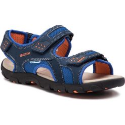 Sandały GEOX - J S.Strada B J9224B 014CE C0659 D Navy/Orange. Niebieskie sandały chłopięce Geox, z materiału. W wyprzedaży za 199,00 zł.