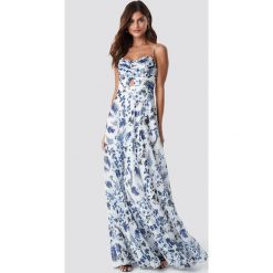 Trendyol Sukienka maxi w kwiaty - White,Multicolor. Białe sukienki damskie marki Trendyol, z haftami, z poliesteru, bez kołnierzyka, bez rękawów, maxi. Za 161,95 zł.