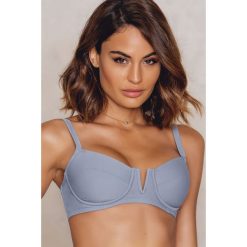 Stroje dwuczęściowe damskie: Hannalicious x NA-KD Góra bikini V – Blue