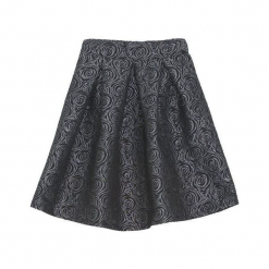 Czarna Spódnica Carefully. Czarne minispódniczki marki Born2be, z tkaniny, eleganckie, rozkloszowane. Za 39,99 zł.