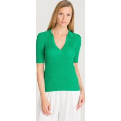 BLUZKA EDITH Guess. Zielone bluzki damskie Guess, s, z aplikacjami, z dzianiny, bez kołnierzyka, bez rękawów. Za 160,00 zł.