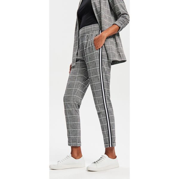 Spodnie w kratę - Czarny. Czarne spodnie damskie Reserved, s. Za 89,99 zł.