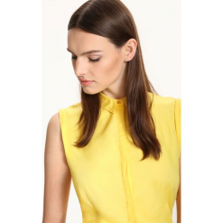 KOSZULA KRÓTKI RĘKAW DAMSKA. Brązowe koszule damskie Top Secret, eleganckie, bez rękawów. Za 49,99 zł.