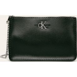 Calvin Klein Jeans - Torebka. Czarne listonoszki damskie Calvin Klein Jeans, w paski, z jeansu, na ramię, małe, z aplikacjami. Za 359,90 zł.
