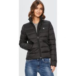 Calvin Klein Jeans - Kurtka. Białe kurtki damskie Calvin Klein Jeans, s, bez wzorów, z poliesteru, krótkie. Za 799,90 zł.