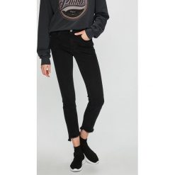 Pinko - Jeansy Sheila. Czarne jeansy damskie marki Pinko, bez wzorów, z elastanu. W wyprzedaży za 599,90 zł.