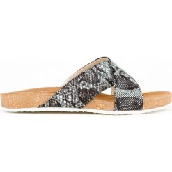 Klapki na korku - skóra naturalna - model 341 - kolor czarny wąż. Czarne klapki damskie Zapato, bez wzorów, ze skóry, bez obcasa. W wyprzedaży za 99,00 zł.