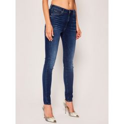 Jeansy Skinny Fit Tommy Jeans Sylvia DW0DW08167. Niebieskie jeansy damskie Tommy Jeans. W wyprzedaży za 409,00 zł.
