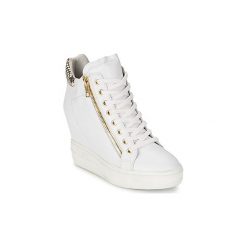 Buty Ash ATOMIC. Białe trampki i tenisówki damskie marki Ash, bez wzorów, bez zapięcia. Za 655,20 zł.