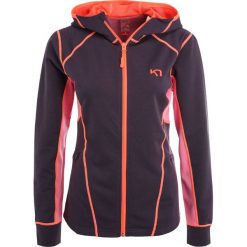 KariTraa SVALA MIDLAYER HOOD Kurtka z polaru mauve. Fioletowe kurtki sportowe damskie marki KariTraa, m, z elastanu. W wyprzedaży za 272,35 zł.
